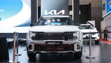 Kia Seltos Concept tampil di ajang pameran otomotif dengan mengusung desain SUV modern yang lebih tegas, dipadukan teknologi dan fitur premium sebagai gambaran arah pengembangan SUV Kia untuk pasar global.