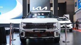 Kia Seltos Concept tampil di ajang pameran otomotif dengan mengusung desain SUV modern yang lebih tegas, dipadukan teknologi dan fitur premium sebagai gambaran arah pengembangan SUV Kia untuk pasar global.