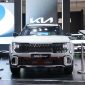 Kia Seltos Concept tampil di ajang pameran otomotif dengan mengusung desain SUV modern yang lebih tegas, dipadukan teknologi dan fitur premium sebagai gambaran arah pengembangan SUV Kia untuk pasar global.