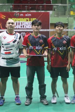 Maxim Gelar Turnamen Badminton di Bandung