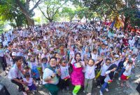 Ratusan anak bersama orang tua memadati Kids Color Party 2026 di Lippo Mall Cikarang dalam rangka memperingati Hari Anak Nasional. FOX Lite Hotel Cikarang turut memeriahkan acara melalui booth interaktif, sajian kuliner, aktivasi Ascott Star Rewards (ASR), serta pembagian berbagai hadiah menarik.
