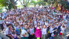 Ratusan anak bersama orang tua memadati Kids Color Party 2026 di Lippo Mall Cikarang dalam rangka memperingati Hari Anak Nasional. FOX Lite Hotel Cikarang turut memeriahkan acara melalui booth interaktif, sajian kuliner, aktivasi Ascott Star Rewards (ASR), serta pembagian berbagai hadiah menarik.
