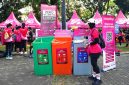 SMARTFREN Run 2026 menerapkan konsep Zero Waste to Landfill dengan menyediakan tempat sampah terpilah di area acara. Seluruh sampah dikelola bersama Waste4Change sehingga 100 persen tidak berakhir di Tempat Pemrosesan Akhir (TPA).