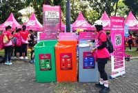 SMARTFREN Run 2026 menerapkan konsep Zero Waste to Landfill dengan menyediakan tempat sampah terpilah di area acara. Seluruh sampah dikelola bersama Waste4Change sehingga 100 persen tidak berakhir di Tempat Pemrosesan Akhir (TPA).