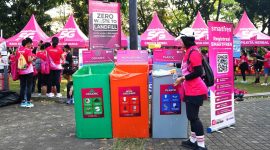 SMARTFREN Run 2026 menerapkan konsep Zero Waste to Landfill dengan menyediakan tempat sampah terpilah di area acara. Seluruh sampah dikelola bersama Waste4Change sehingga 100 persen tidak berakhir di Tempat Pemrosesan Akhir (TPA).