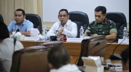 Plt Bupati Bekasi, dr. Asep Surya Atmaja, memimpin rapat koordinasi persiapan Pilkades Serentak 2026 bersama unsur Forkopimda, perangkat daerah, dan instansi terkait di Kompleks Pemerintah Kabupaten Bekasi, Cikarang Pusat, Rabu (8/7/2026).