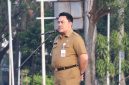 Kepala Bappeda Kabupaten Bekasi, Dwi Sigit Andrian, memberikan amanat saat apel pagi Aparatur Sipil Negara (ASN) di Plaza Pemerintah Kabupaten Bekasi, Cikarang Pusat, Senin (13/7/2026). Dalam arahannya, ia meminta seluruh perangkat daerah menyusun program pembangunan yang berbasis data, tepat sasaran, dan selaras dengan visi Kabupaten Bekasi Bangkit, Maju, Sejahtera.