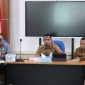 Plt. Bupati Bekasi dr. Asep Surya Atmaja memimpin rapat pembahasan regulasi Pemilihan Kepala Desa (Pilkades) Serentak 2026 bersama jajaran Pemerintah Kabupaten Bekasi, Forkopimda, dan narasumber dari Kementerian Hukum di Ruang Rapat Wakil Bupati, Kompleks Pemkab Bekasi, Cikarang Pusat, Senin (13/7/2026).