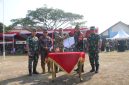 Plt. Bupati Bekasi dr. Asep Surya Atmaja menyerahkan dokumen Program TNI Manunggal Membangun Desa (TMMD) ke-129 kepada unsur TNI saat upacara pembukaan TMMD Tahun Anggaran 2026 di Lapangan Kecamatan Cibarusah, Kabupaten Bekasi, Selasa (15/7/2026). Program ini bertujuan mempercepat pemerataan pembangunan dan meningkatkan kesejahteraan masyarakat, khususnya di wilayah selatan Kabupaten Bekasi.