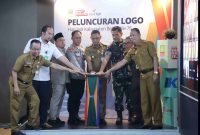 Logo resmi Hari Jadi Kabupaten Bekasi ke-76 Tahun 2026 yang mengusung tema "Bangkit Bersama, Maju Melayani, Sejahtera untuk Semua" resmi diluncurkan Pemerintah Kabupaten Bekasi sebagai identitas rangkaian peringatan HUT Kabupaten Bekasi menuju puncak perayaan pada 15 Agustus 2026.