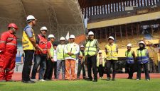 Plt. Wakil Jaksa Agung RI Asep Nana Mulyana didampingi Plt. Bupati Bekasi Asep Surya Atmaja meninjau Stadion Wibawa Mukti, Cikarang Timur, Kabupaten Bekasi, Kamis (3/7/2026). Peninjauan dilakukan untuk melihat kesiapan stadion yang dijajaki menjadi home base Adhyaksa FC pada kompetisi Liga 1 musim 2026/2027.