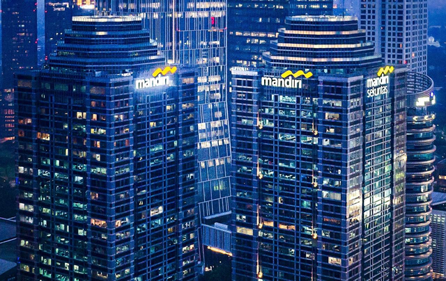 Keterangan foto: Gedung Kantor Pusat PT Bank Mandiri (Persero) Tbk di kawasan Jakarta. Saham BMRI tercatat melemah 0,95 persen pada perdagangan Senin (24/8/2026) di tengah sorotan publik terkait penanganan rekening warga Pati.