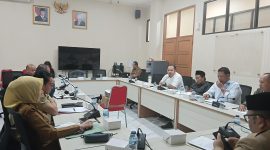 Keterangan Foto: Komisi I DPRD Kabupaten Bekasi menggelar Rapat Dengar Pendapat (RDP) bersama Dewan Pengawas Perumda Tirta Bhagasasi di Ruang Komisi I DPRD Kabupaten Bekasi, Senin (3/8/2026), untuk membahas berbagai persoalan yang tengah menjadi sorotan di perusahaan daerah tersebut.