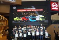 PT Hino Motors Sales Indonesia (HMSI) menyerahkan penghargaan Hino Bodymaker Award 2026 kepada mitra karoseri terbaik pada ajang GIIAS 2026 di ICE BSD City, Tangerang, Selasa (4/8/2026).