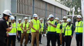 Wali Kota Bekasi Tri Adhianto melepas 11 armada water trucking di kawasan PSN SPAM Regional Jatiluhur I, Senin (3/8/2026), sebagai langkah antisipasi kekurangan pasokan air bersih selama musim kemarau.