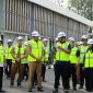 Wali Kota Bekasi Tri Adhianto melepas 11 armada water trucking di kawasan PSN SPAM Regional Jatiluhur I, Senin (3/8/2026), sebagai langkah antisipasi kekurangan pasokan air bersih selama musim kemarau.