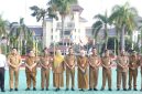 Sekretaris Daerah Kabupaten Bekasi Endin Samsudin bersama jajaran kepala perangkat daerah berfoto usai memimpin Apel Pagi di Plaza Pemerintah Kabupaten Bekasi, Cikarang Pusat, Senin (3/8/2026). Pada kesempatan tersebut, Pemkab Bekasi mengumumkan rangkaian peringatan Hari Jadi Kabupaten Bekasi ke-76, Hari Pramuka ke-65, dan HUT ke-81 Kemerdekaan RI yang akan berlangsung sepanjang Agustus 2026, dengan puncak pesta rakyat pada 21 Agustus 2026.