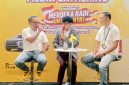 Media Gathering Adira Expo 2026: Perwakilan Adira Finance berdiskusi dengan moderator dalam sesi media gathering menjelang penyelenggaraan Adira Expo 