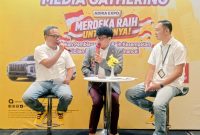 Media Gathering Adira Expo 2026: Perwakilan Adira Finance berdiskusi dengan moderator dalam sesi media gathering menjelang penyelenggaraan Adira Expo 