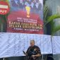 Spanduk mosi tidak percaya terhadap Direktur Umum Perumda Tirta Bhagasasi terpasang di area kantor perusahaan, disertai lembar tanda tangan yang diklaim sebagai dukungan dari sejumlah pegawai.