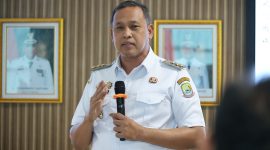 Wali Kota Bekasi Tri Adhianto memimpin rapat pembahasan MCSP-RBS 2026 di Balai Kota Bekasi, Rabu (5/8/2026), guna memperkuat sistem pengawasan berbasis risiko dan pencegahan korupsi di lingkungan Pemkot Bekasi.