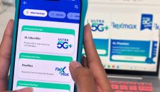 Pelanggan mengakses aplikasi XL melalui smartphone yang menampilkan layanan XL Ultra 5G+ dan paket FlexMax. XLSMART menghadirkan sejumlah promo spesial Kemerdekaan sepanjang Agustus 2026, termasuk bonus kuota 5G untuk pelanggan XL Prepaid.