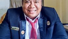 Anggota Komisi IV DPRD Kota Bekasi dari Fraksi PKB, Ahmadi Madong, saat ditemui di ruang kerjanya, Jumat (14/8/2026). Ia menyoroti belum adanya laporan dari Dinas Kesehatan Kota Bekasi terkait tindak lanjut rekomendasi DPRD mengenai kasus obat kedaluwarsa.