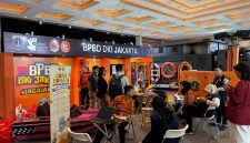 Pengunjung melihat berbagai peralatan penanggulangan bencana yang dipamerkan di stan BPBD DKI Jakarta dalam ajang EDRR Indonesia 2026 di JIExpo Kemayoran, Jakarta. Pameran ini menampilkan beragam perlengkapan dan teknologi untuk mendukung kesiapsiagaan serta respons menghadapi bencana.