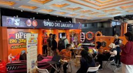 Pengunjung melihat berbagai peralatan penanggulangan bencana yang dipamerkan di stan BPBD DKI Jakarta dalam ajang EDRR Indonesia 2026 di JIExpo Kemayoran, Jakarta. Pameran ini menampilkan beragam perlengkapan dan teknologi untuk mendukung kesiapsiagaan serta respons menghadapi bencana.