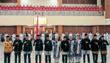 Pengukuhan Paskibraka Kabupaten Bekasi dilakukan Pelaksana Tugas (Plt) Bupati Bekasi Dr. Asep Surya Atmaja di Gedung Wibawa Mukti, Cikarang Pusat, Sabtu (15/8/2026).
