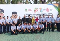 Jajaran dan pegawai Perumda Tirta Bhagasasi Bekasi berfoto bersama dalam rangkaian kegiatan peringatan Hari Pramuka ke-65 dan Hari Jadi Kabupaten Bekasi ke-76. Momentum ini turut menjadi ajang memperkuat kebersamaan dan soliditas internal Perumda Tirta Bhagasasi.