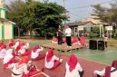 Kepala Desa Muktiwari Bahrudin, SE, bersama Anggota DPRD Kabupaten Bekasi Fraksi PDI Perjuangan Jiovanno Nahampun, SH, menyapa dan berdialog dengan warga dalam kegiatan di Desa Muktiwari, Kabupaten Bekasi, Minggu (16/8/2026).