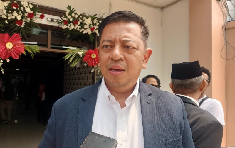 Kepala Bidang Pengendalian dan Pengawasan (Wasdal) Bapenda Kota Bekasi, Agustinus Prakoso, saat memberikan keterangan terkait penertiban reklame yang belum berizin dan belum memenuhi kewajiban pajak di Kota Bekasi.