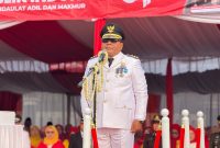 Camat Cibitung saat menjadi inspektur upacara HUT ke-81 Kemerdekaan RI di Kecamatan Cibitung, Kabupaten Bekasi.