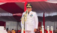 Camat Cibitung saat menjadi inspektur upacara HUT ke-81 Kemerdekaan RI di Kecamatan Cibitung, Kabupaten Bekasi.