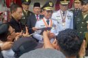 Wali Kota Tangerang Sachrudin memberikan keterangan kepada awak media usai memimpin upacara HUT ke-81 Kemerdekaan RI di Lapangan Ahmad Yani, Kelurahan Sukarasa, Kecamatan Tangerang, Senin (17/8/2026). Sachrudin menegaskan kemerdekaan harus diwujudkan melalui kehadiran pemerintah dalam meningkatkan kesejahteraan masyarakat.