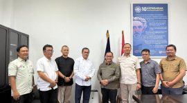 Keterangan foto: Ketua PERPANI Kota Bekasi Sardi Efendi bersama jajaran Universitas Muhammadiyah (UM) Indonesia berfoto usai pertemuan membahas rencana penyediaan lapangan panahan di Kampus UM Indonesia, Kota Bekasi, Rabu (19/8/2026).