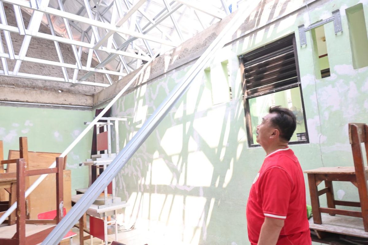 Wakil Wali Kota Bekasi Abdul Harris Bobihoe meninjau langsung renovasi SDN 05 Bojong Menteng yang rusak akibat puting beliung dan menargetkan perbaikan segera rampung sesuai standar.
