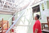 Wakil Wali Kota Bekasi Abdul Harris Bobihoe meninjau langsung renovasi SDN 05 Bojong Menteng yang rusak akibat puting beliung dan menargetkan perbaikan segera rampung sesuai standar.