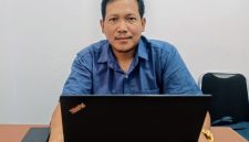 Ketua Badan Permusyawaratan Desa (BPD) Desa Muktiwari, Widi Dwi Hapsoro, saat menyampaikan komitmennya memperkuat pengawasan pemerintahan desa, meningkatkan penyerapan aspirasi warga, dan menyiapkan kanal pengaduan masyarakat di Desa Muktiwari, Kabupaten Bekasi, Senin (24/8/2026).