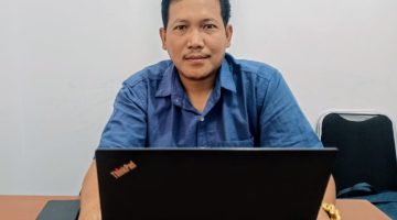 Ketua Badan Permusyawaratan Desa (BPD) Desa Muktiwari, Widi Dwi Hapsoro, saat menyampaikan komitmennya memperkuat pengawasan pemerintahan desa, meningkatkan penyerapan aspirasi warga, dan menyiapkan kanal pengaduan masyarakat di Desa Muktiwari, Kabupaten Bekasi, Senin (24/8/2026).