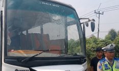 Bus rombongan AMPB dilempar batu di tol, aksi 27 Agustus ke DPR RI tetap jalan