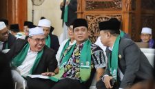 Plt. Bupati Bekasi Asep Surya Atmaja menghadiri peringatan Maulid Nabi Muhammad SAW 1448 Hijriah di Masjid Jami’ At-Taqwa, Kampung Ujung Harapan, Kelurahan Kebalen, Kecamatan Babelan, Kabupaten Bekasi, Selasa (25/8/2026). Dalam kesempatan tersebut, Asep mendorong pembangunan Museum Pahlawan Nasional KH. Noer Ali sebagai sarana edukasi sejarah dan wisata religi bagi generasi muda.