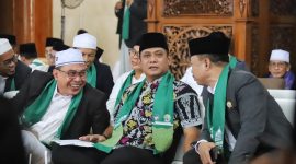 Plt. Bupati Bekasi Asep Surya Atmaja menghadiri peringatan Maulid Nabi Muhammad SAW 1448 Hijriah di Masjid Jami’ At-Taqwa, Kampung Ujung Harapan, Kelurahan Kebalen, Kecamatan Babelan, Kabupaten Bekasi, Selasa (25/8/2026). Dalam kesempatan tersebut, Asep mendorong pembangunan Museum Pahlawan Nasional KH. Noer Ali sebagai sarana edukasi sejarah dan wisata religi bagi generasi muda.
