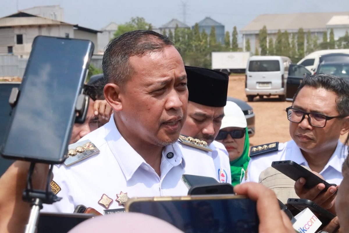 Wali Kota Bekasi Tri Adhianto saat menghadiri ground breaking pembangunan Pengolahan Sampah menjadi Energi Listrik (PSEL) di kawasan Bantargebang, Kota Bekasi, Rabu (26/8/2025).