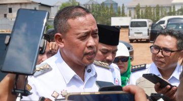 Wali Kota Bekasi Tri Adhianto saat menghadiri ground breaking pembangunan Pengolahan Sampah menjadi Energi Listrik (PSEL) di kawasan Bantargebang, Kota Bekasi, Rabu (26/8/2025).