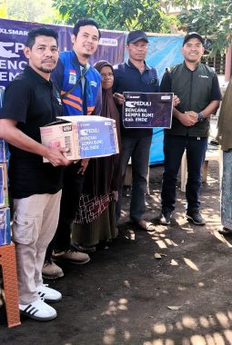 Bukan Cuma Pulihkan Jaringan, XLSMART Kirim Bantuan untuk Warga NTT