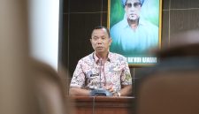 Ketua Panitia Seleksi (Pansel) Calon Kepala Desa Kabupaten Bekasi, Dr. H.M. Harun Alrasyid, M.Si., saat menyampaikan penjelasan terkait mekanisme dan bobot penilaian seleksi calon kepala desa di Kabupaten Bekasi. Seleksi dijadwalkan berlangsung pada 1–3 September 2026.