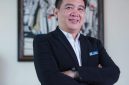 Hotel Manager PrimeBiz Hotel Cikarang, Rurry Adriawan, berpose di area hotel. Perjalanan kariernya di industri perhotelan dimulai dari posisi Staff Laundry hingga dipercaya menduduki posisi manajerial.