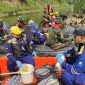 Keterangan foto:
Tim DLH Kota Bekasi bersama KP2C dan Tim Marinir TNI AL melakukan susur DAS Kali Bekasi untuk memantau kondisi sungai dan mengambil sampel air sebagai bagian dari pengawasan potensi pencemaran lingkungan.